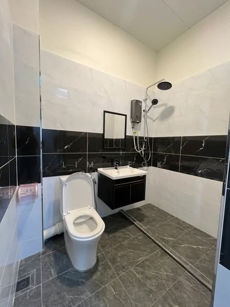 Rumah Teres 2 Tingkat untuk Dijual di Tanjung Tokong (Penang) - Lim Seok Cheng - Bathroom - PropertyGuru.com.my