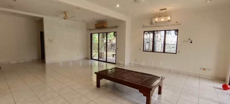 Semi-Detached House for Sale in Sek 13,Salahudin Golf Course (Shah Alam) - Reena Sarif - Living Room - PropertyGuru.com.my