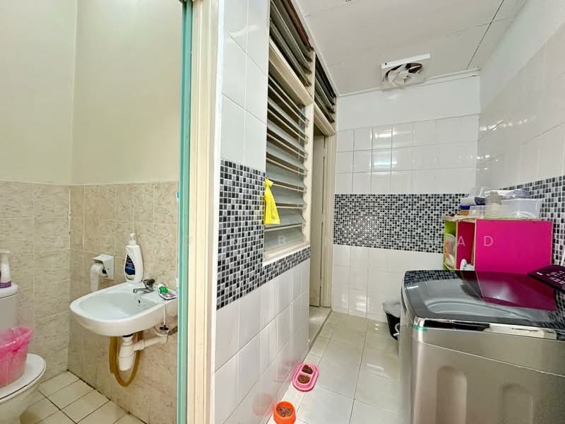 Rumah Berkembar untuk Dijual di Bandar Bukit Mahkota (Bangi) - Aizuddin bin Ahmad - Bathroom - PropertyGuru.com.my