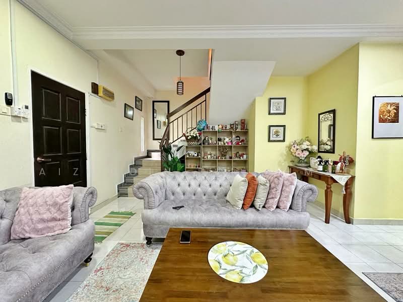 Rumah Berkembar untuk Dijual di Bandar Bukit Mahkota (Bangi) - Aizuddin bin Ahmad - Living Room - PropertyGuru.com.my