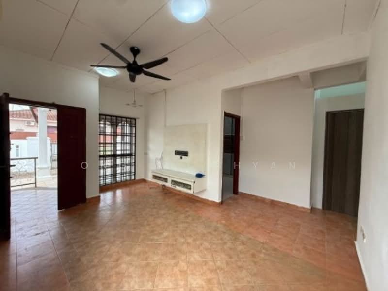 1-storey Terraced House for Sale in Bandar Uda Utama (Johor Bahru) - Ong Lih Shyan - Living Room - PropertyGuru.com.my