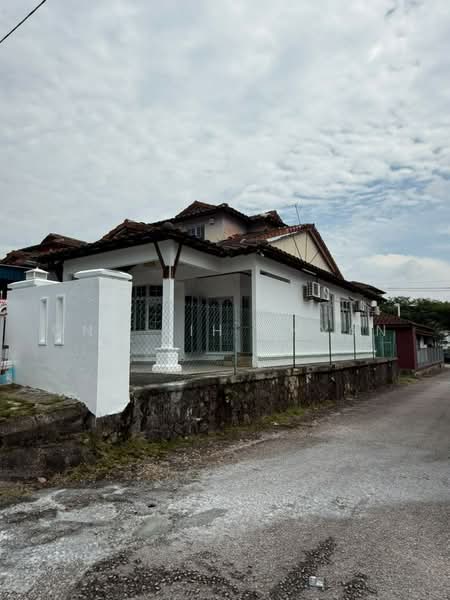 1-storey Terraced House for Sale in Bandar Uda Utama (Johor Bahru) - Ong Lih Shyan - Exterior - PropertyGuru.com.my