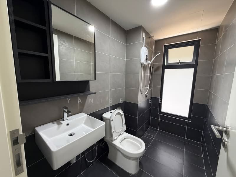 Servis Apartment untuk Disewa di D'Clover Residences - Yanise Lee - Bathroom - PropertyGuru.com.my