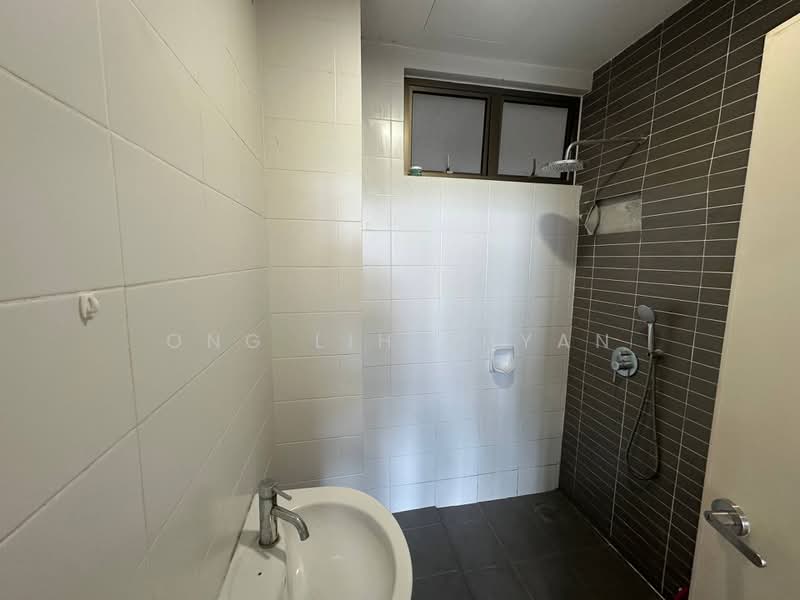 Servis Apartment untuk Dijual di Palazio - Ong Lih Shyan - Bathroom - PropertyGuru.com.my