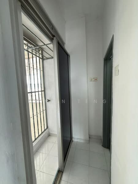 Pangsapuri untuk Dijual di Desa Bistari - Bryan Teng - Corridor - PropertyGuru.com.my