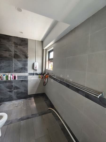 Rumah Teres 3-Tingkat untuk Dijual di Taman Sri Ukay (Ulu Kelang) - Adzura Zamedin - Bathroom - PropertyGuru.com.my
