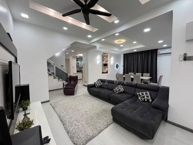 Rumah Teres 2 Tingkat untuk Dijual di Seksyen 7 (Shah Alam) - Adzura Zamedin - Living Room - PropertyGuru.com.my