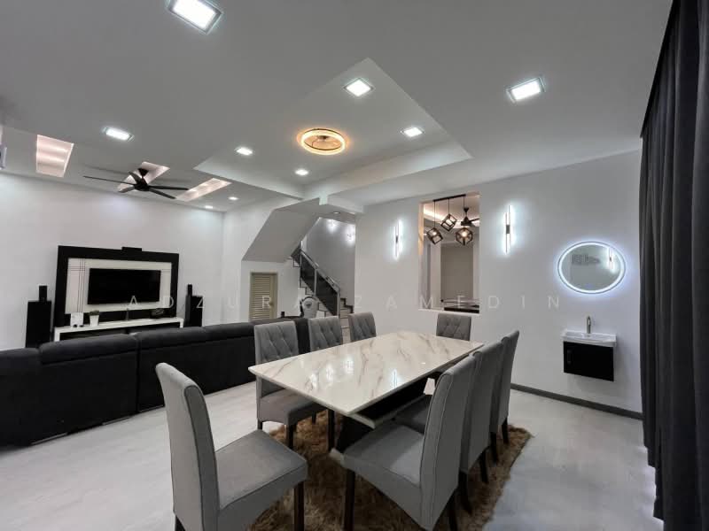 Rumah Teres 2 Tingkat untuk Dijual di Seksyen 7 (Shah Alam) - Adzura Zamedin - Living Room - PropertyGuru.com.my