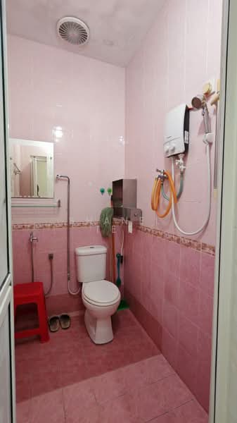 1-storey Terraced House for Sale in Taman Gunung Lambak (Kluang) - Shanel Tee - Bathroom - PropertyGuru.com.my