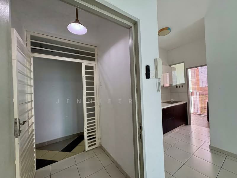 Apartment for Sale at The Zizz @ Damansara North - Jennifer Yap - Entrance and kitchen - PropertyGuru.com.my