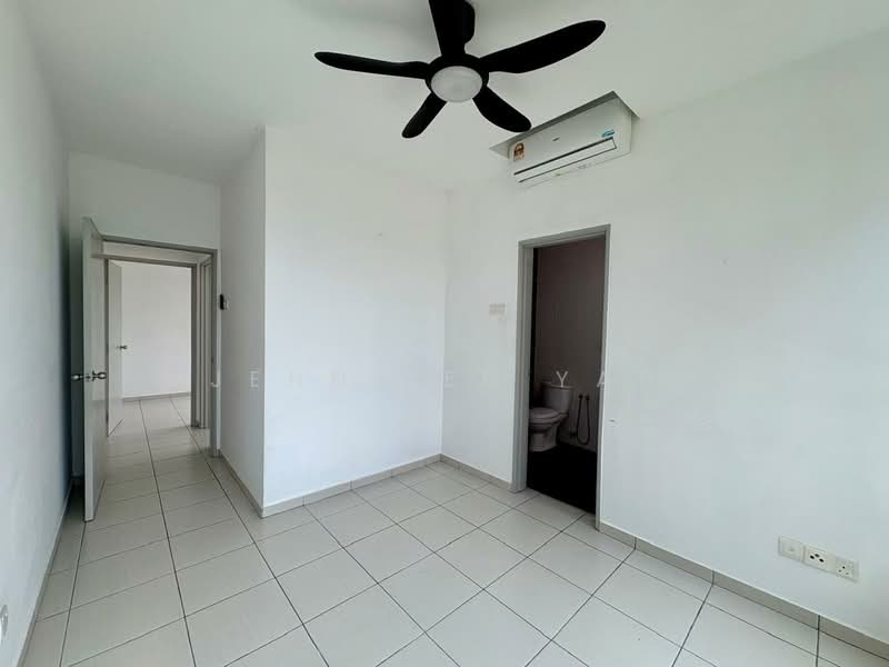 Apartment for Sale at The Zizz @ Damansara North - Jennifer Yap - Master bedroom - PropertyGuru.com.my