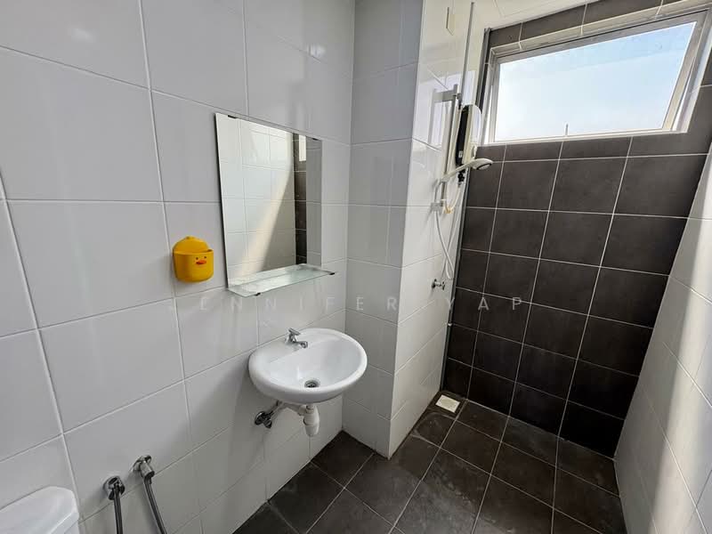 Apartment for Sale at The Zizz @ Damansara North - Jennifer Yap - Master bathroom - PropertyGuru.com.my