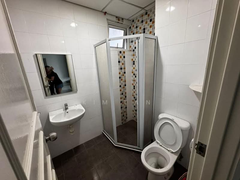 Kondominium untuk Disewa di Bayswater Resort Condominium - Kim Tan - Bathroom - PropertyGuru.com.my