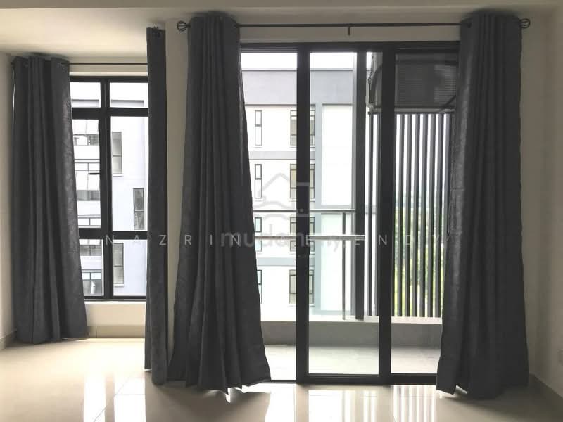 Servis Apartment untuk Disewa di Paramount Utropolis - Nazrin Affendy - Balcony - PropertyGuru.com.my