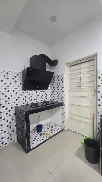 Rumah Teres untuk Disewa di Aman Putri (Sungai Buloh) - Wan Azima - Kitchen - PropertyGuru.com.my