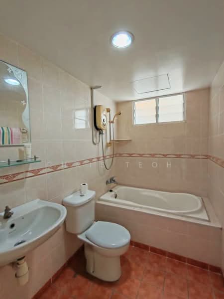 Kondominium untuk Dijual di Greenlane Park - Chris Teoh - Bathroom - PropertyGuru.com.my