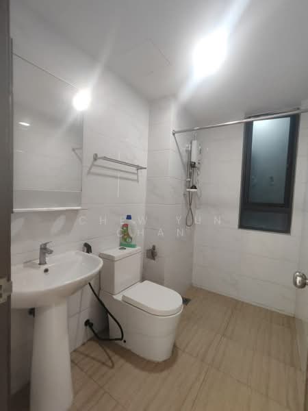 Kediaman Servis untuk Dijual di Country Garden Central Park - Chew Yun Chan - Bathroom - PropertyGuru.com.my
