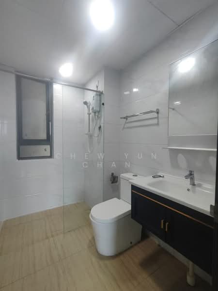 Kediaman Servis untuk Dijual di Country Garden Central Park - Chew Yun Chan - Bathroom - PropertyGuru.com.my