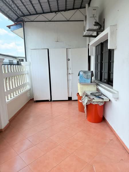 Rumah Berkembar untuk Dijual di Taman Sri Kluang (Kluang) - Shanel Tee - Balcony - PropertyGuru.com.my