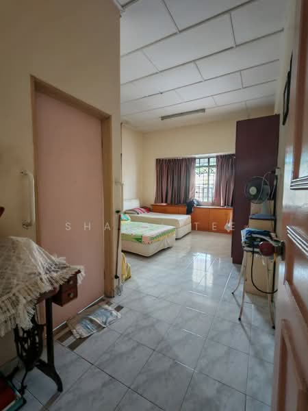 Rumah Berkembar untuk Dijual di Taman Sri Kluang (Kluang) - Shanel Tee - Bedroom - PropertyGuru.com.my