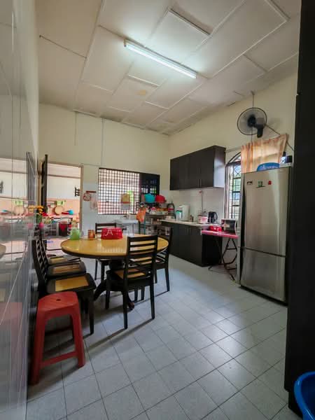 Rumah Berkembar untuk Dijual di Taman Sri Kluang (Kluang) - Shanel Tee - Kitchen - PropertyGuru.com.my
