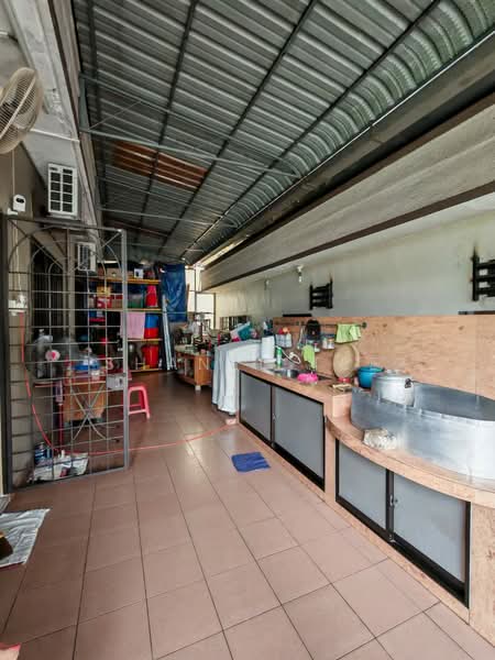 Rumah Berkembar untuk Dijual di Taman Sri Kluang (Kluang) - Shanel Tee - Kitchen - PropertyGuru.com.my