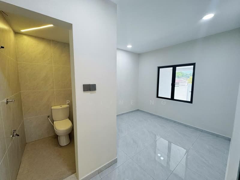 1-storey Terraced House for Sale in Taman Abad (Johor Bahru) - Pauline Ng - Bathroom - PropertyGuru.com.my