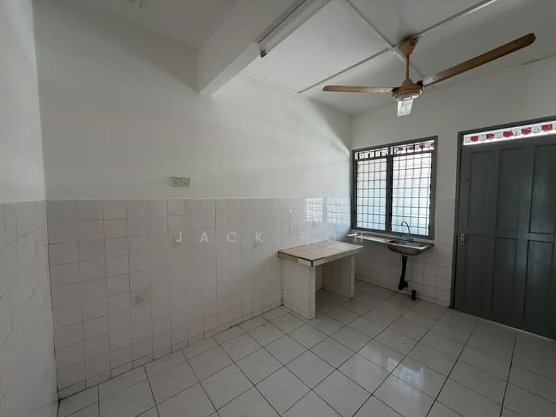 Rumah Teres 1 Tingkat untuk Dijual di Taman Bercham Maju (Ipoh) - Jack Poh - Kitchen - PropertyGuru.com.my