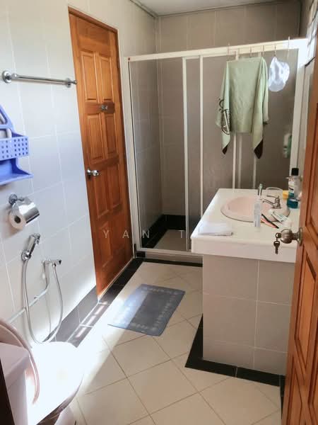 Semi-Detached House for Sale in Taman Green Lane (Jelutong) - Bryan Teng - Bathroom - PropertyGuru.com.my