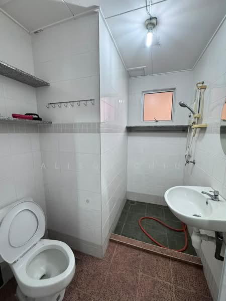 Pangsapuri untuk Dijual di Andari Townvilla - Alison Chiu - Bathroom - PropertyGuru.com.my