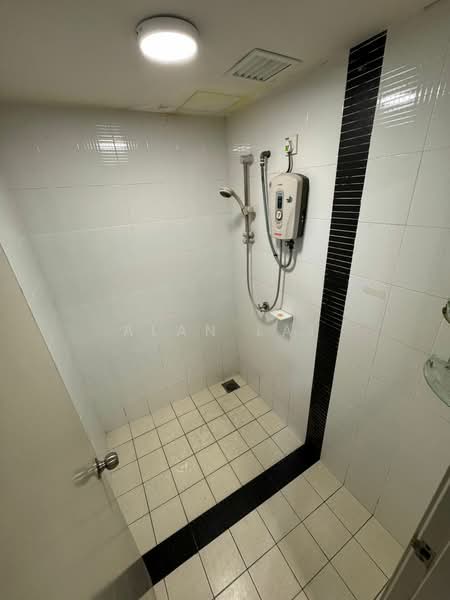 Servis Apartment untuk Dijual di The Domain (Domain 1) @ NeoCyber - Alan Lai - Bathroom - PropertyGuru.com.my