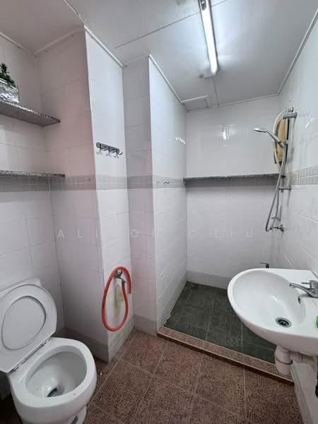 Pangsapuri untuk Disewa di Andari Townvilla - Alison Chiu - Bathroom - PropertyGuru.com.my