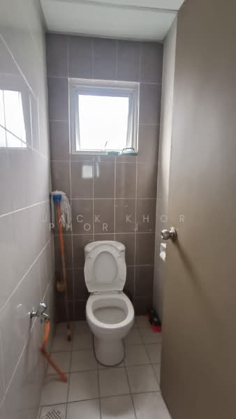 Shop / Office for Rent in Setia Alam (Selangor) - Jack Khor Phor Jiing - Bathroom - PropertyGuru.com.my