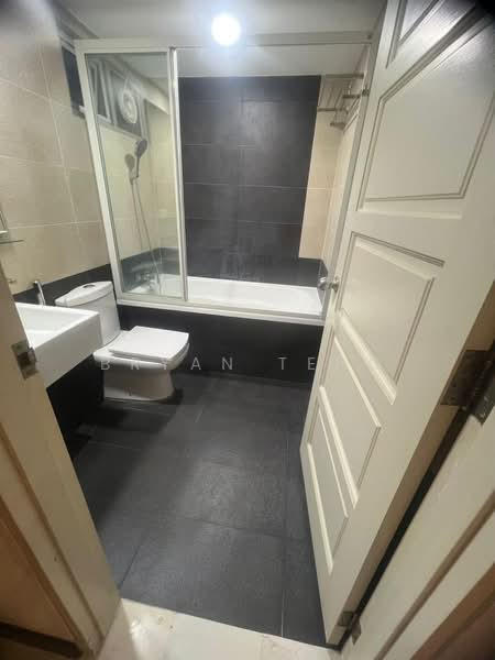 Kondominium untuk Dijual di Diamond Villa Condominium - Bryan Teng - Bathroom - PropertyGuru.com.my