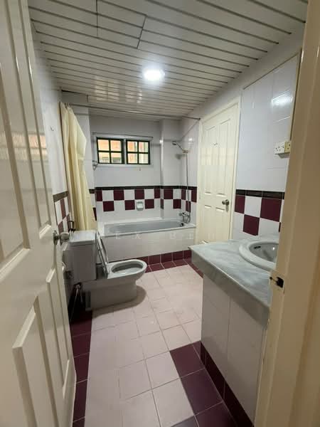 Kondominium untuk Disewa di Regal Villa - Rex Beh - Bathroom - PropertyGuru.com.my