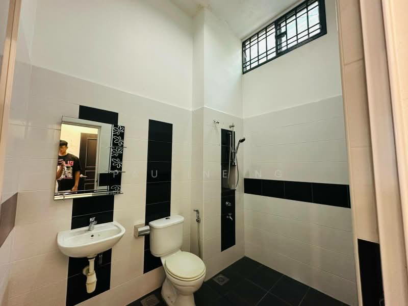 Rumah Teres 2 Tingkat untuk Dijual di Kangkar Pulai (Skudai) - Pauline Ng - Bathroom - PropertyGuru.com.my