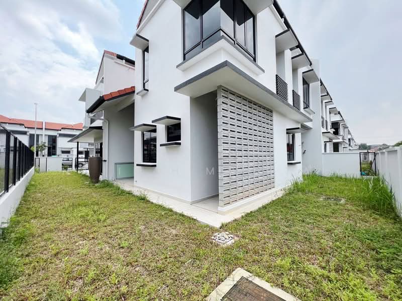 Semi-Detached House for Sale in Shah Alam (Selangor) - Najihah Mokhtar - PropertyGuru.com.my
