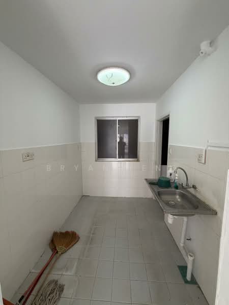 Pangsapuri untuk Dijual di Taman Kristal - Bryan Teng - Kitchen - PropertyGuru.com.my