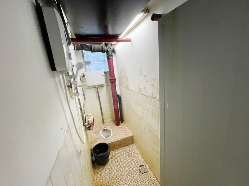 Rumah Flat untuk Disewa di Taman Connaught Flat (Low Rise) - Eiffel Lai - Bathroom - PropertyGuru.com.my