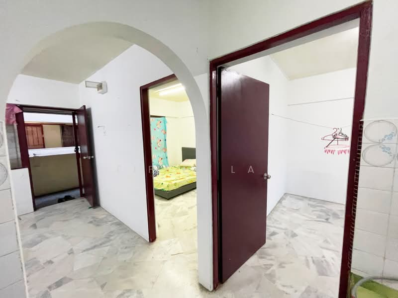 Rumah Flat untuk Disewa di Taman Connaught Flat (Low Rise) - Eiffel Lai - Bedroom - PropertyGuru.com.my