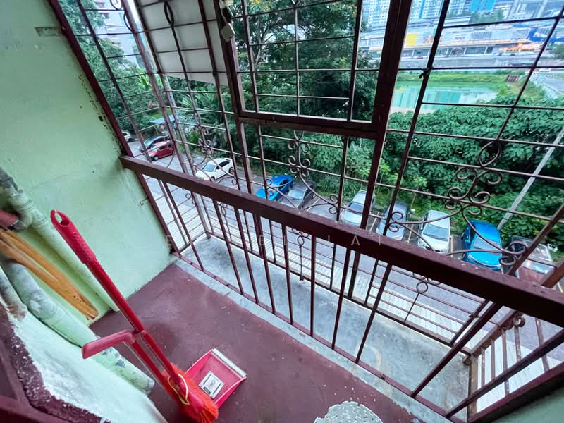 Rumah Flat untuk Disewa di Taman Connaught Flat (Low Rise) - Eiffel Lai - Balcony - PropertyGuru.com.my