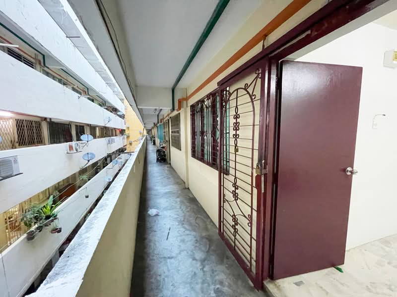 Rumah Flat untuk Disewa di Taman Connaught Flat (Low Rise) - Eiffel Lai - Corridor - PropertyGuru.com.my