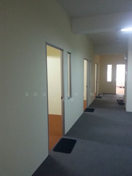 Office for Rent in Bandar Putra Permai (Seri Kembangan) - Soon Sheng Law - Corridor - PropertyGuru.com.my
