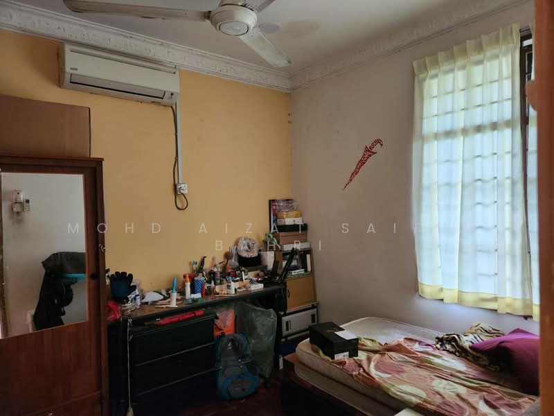 Rumah Banglo untuk Dijual di Bukit Sentosa (Rawang) - Mohd Aizat Saiful Bahri - Bedroom - PropertyGuru.com.my
