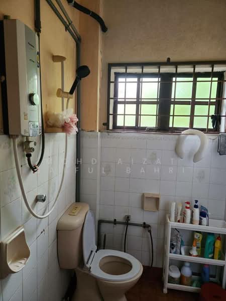Rumah Banglo untuk Dijual di Bukit Sentosa (Rawang) - Mohd Aizat Saiful Bahri - Bathroom - PropertyGuru.com.my