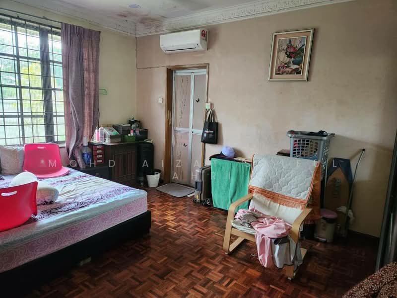 Rumah Banglo untuk Dijual di Bukit Sentosa (Rawang) - Mohd Aizat Saiful Bahri - Bedroom - PropertyGuru.com.my