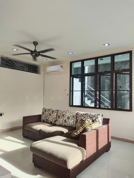 Rumah Berkembar untuk Dijual di Teluk Kumbar (Penang) - Susan Choo - Living Room - PropertyGuru.com.my