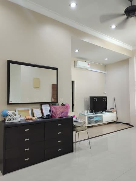 Rumah Berkembar untuk Dijual di Teluk Kumbar (Penang) - Susan Choo - Living Room - PropertyGuru.com.my