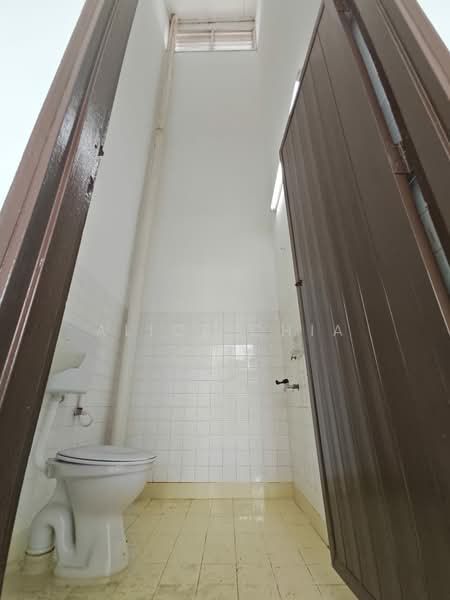 Rumah Teres 1 Tingkat untuk Dijual di Taman Perling (Perling) - Alice Chia - Bathroom - PropertyGuru.com.my