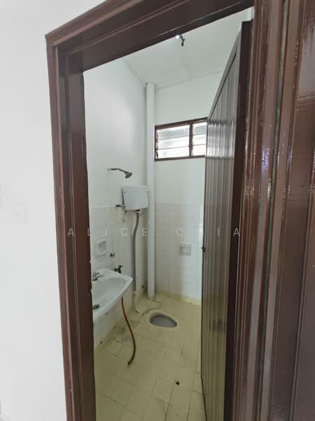 Rumah Teres 1 Tingkat untuk Dijual di Taman Perling (Perling) - Alice Chia - Bathroom - PropertyGuru.com.my